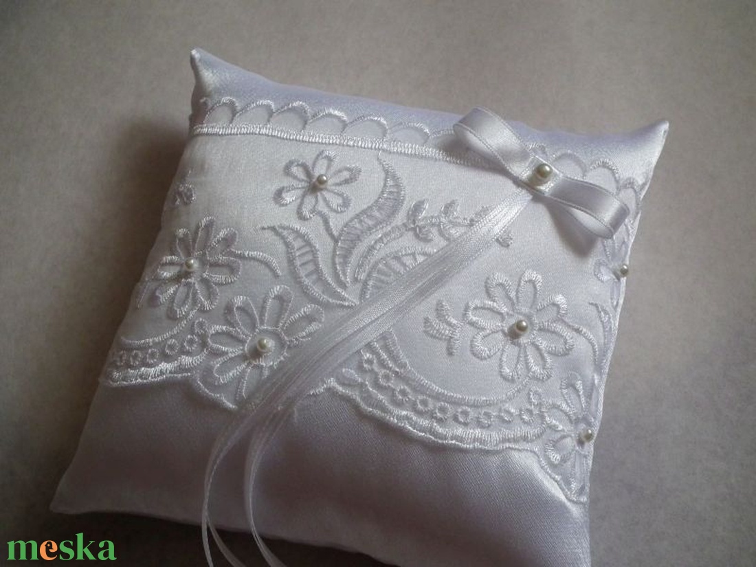 Lili esküvői gyűrűpárna - hófehér - esküvő - kiegészítők - gyűrűtartó & gyűrűpárna - Meska.hu