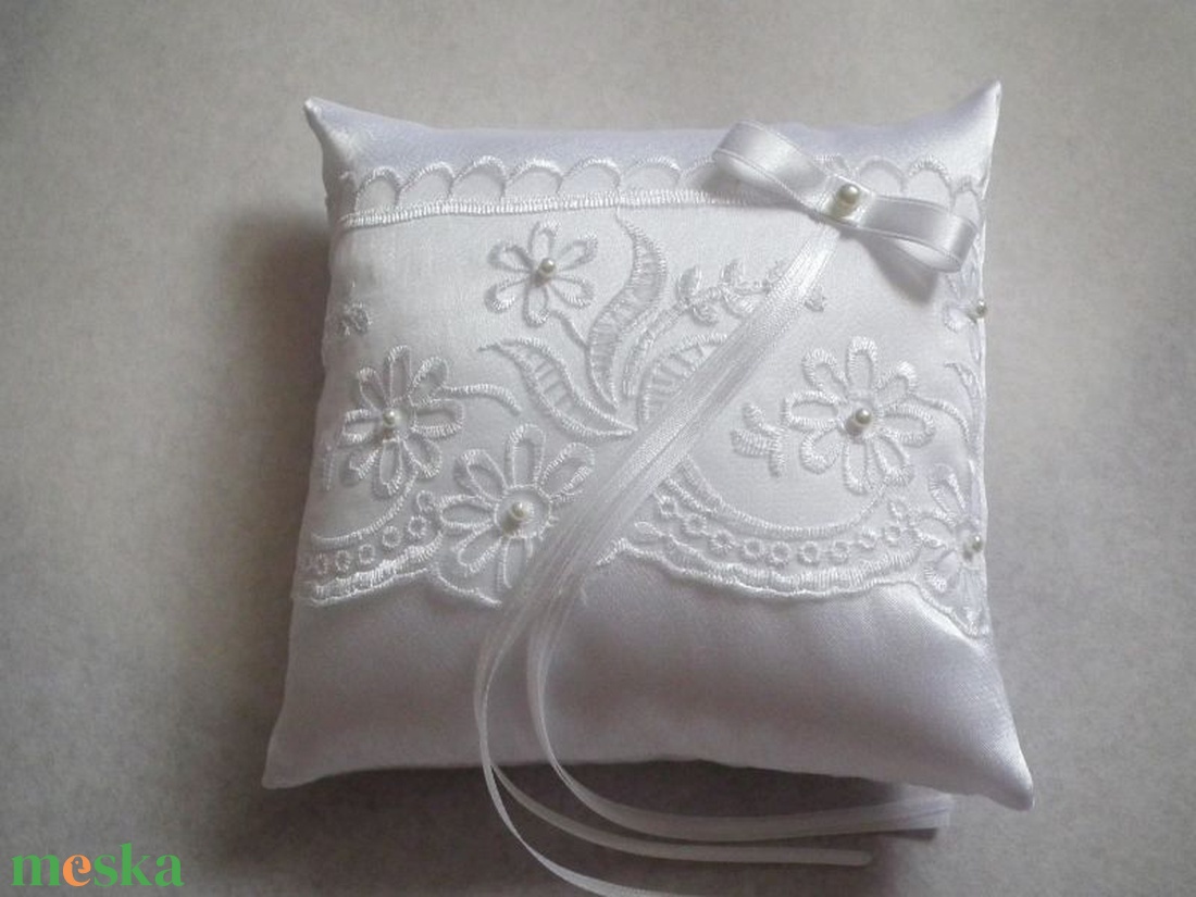 Lili esküvői gyűrűpárna - hófehér - esküvő - kiegészítők - gyűrűtartó & gyűrűpárna - Meska.hu