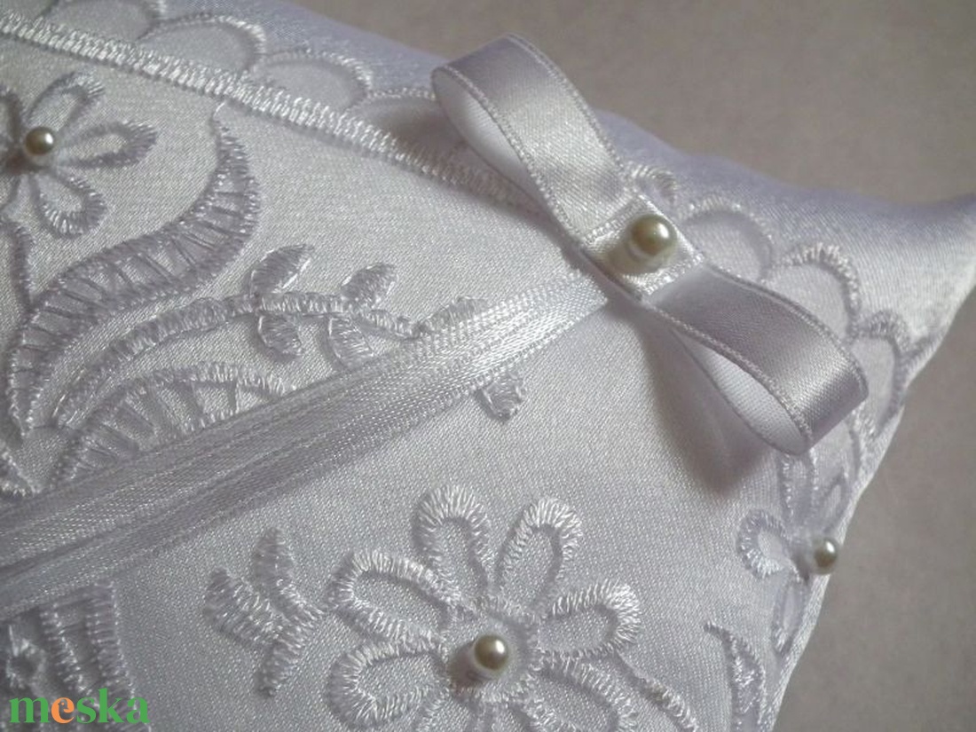 Lili esküvői gyűrűpárna - hófehér - esküvő - kiegészítők - gyűrűtartó & gyűrűpárna - Meska.hu