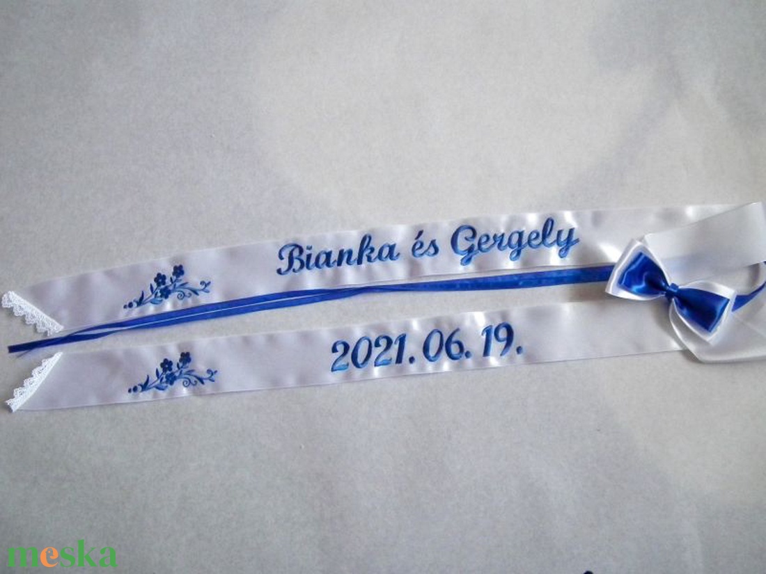 Hímzett esküvői vőfélyszalag virág hímzéssel - esküvő - kiegészítők - öv & pánt - Meska.hu