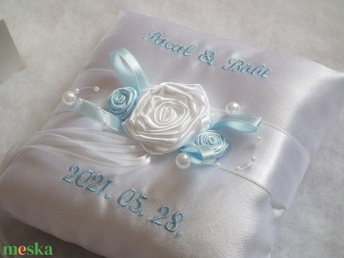 Hímzett rózsaözön gyűrűpárna - esküvő - kiegészítők - gyűrűtartó & gyűrűpárna - Meska.hu