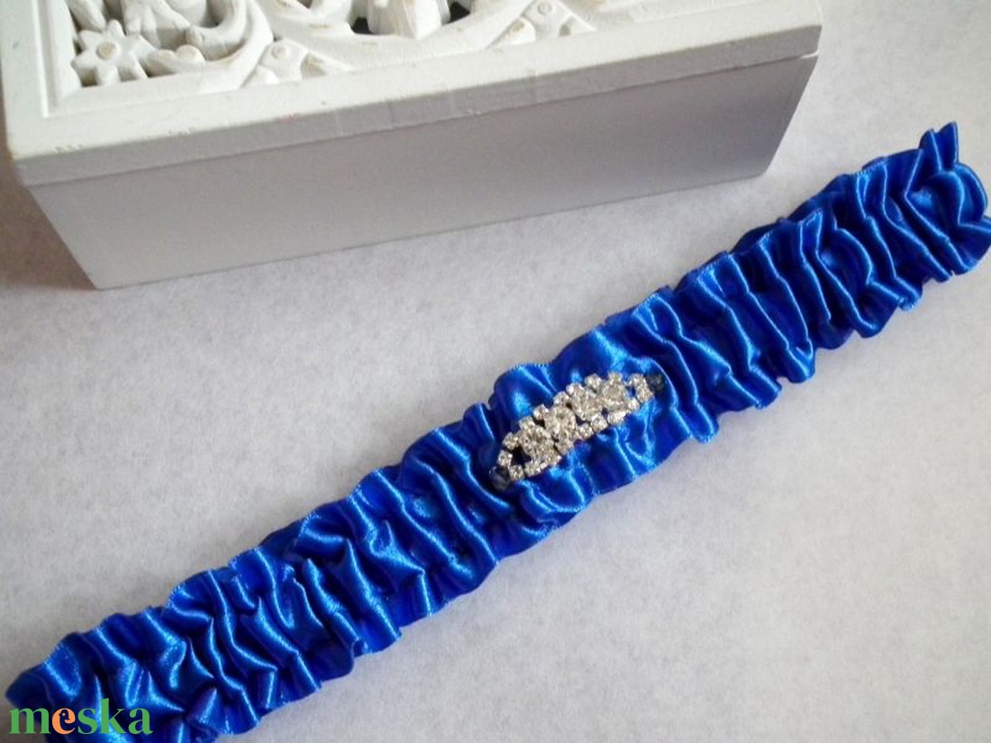 Álomvilág esküvői combcsipke - királykék - esküvő - kiegészítők - harisnyatartó & valami kék - Meska.hu