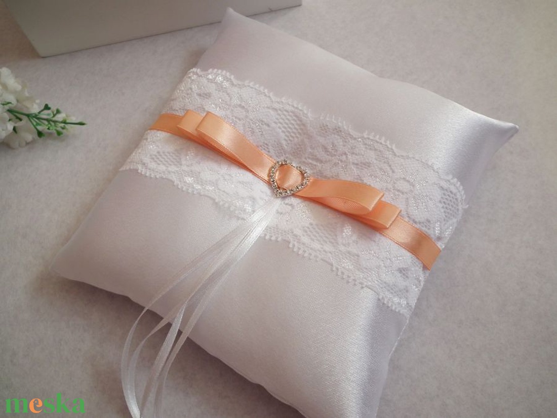 Dupla masnis illúzió gyűrűpárna -barack - esküvő - kiegészítők - gyűrűtartó & gyűrűpárna - Meska.hu