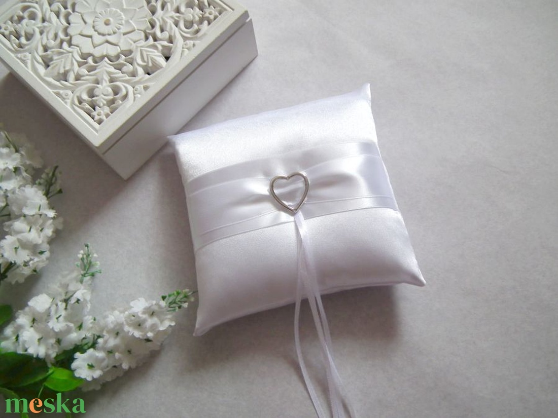 Regina hófehér gyűrűpárna - esküvő - kiegészítők - gyűrűtartó & gyűrűpárna - Meska.hu