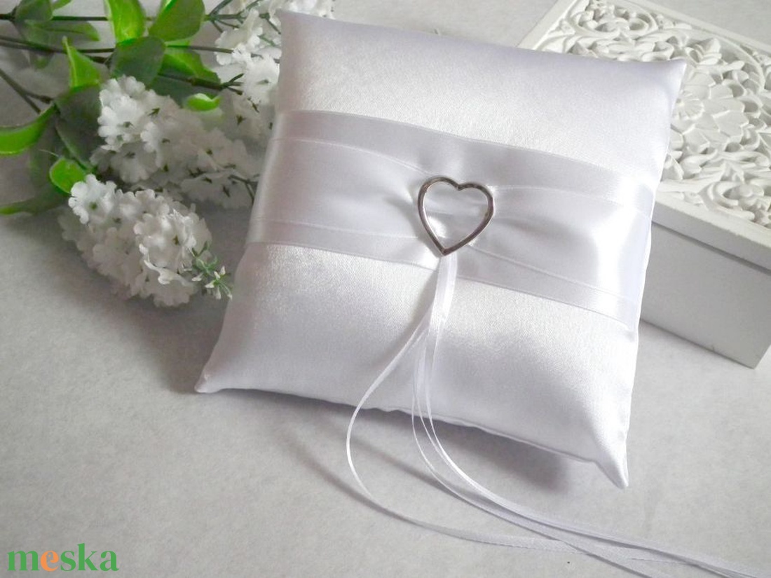 Regina hófehér gyűrűpárna - esküvő - kiegészítők - gyűrűtartó & gyűrűpárna - Meska.hu