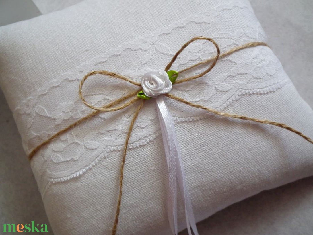 Csipkés, rózsás vintage gyűrűpárna - fehér - esküvő - kiegészítők - gyűrűtartó & gyűrűpárna - Meska.hu