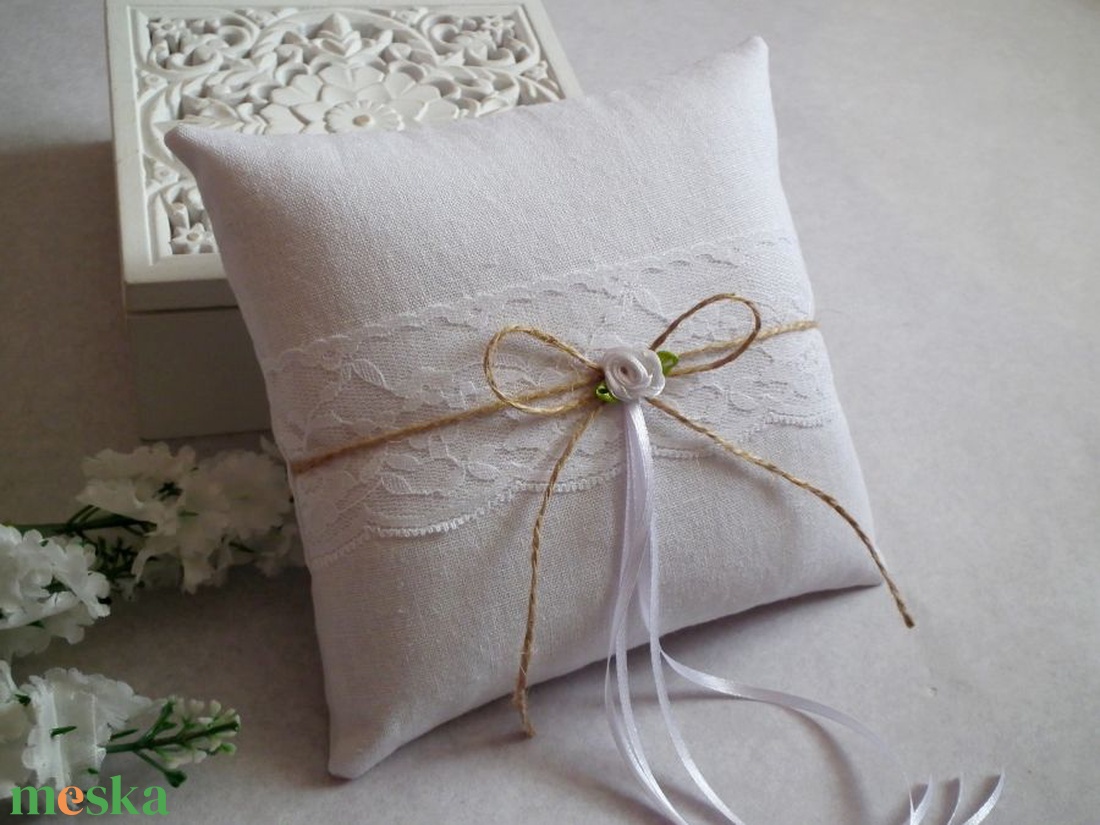 Csipkés, rózsás vintage gyűrűpárna - fehér - esküvő - kiegészítők - gyűrűtartó & gyűrűpárna - Meska.hu