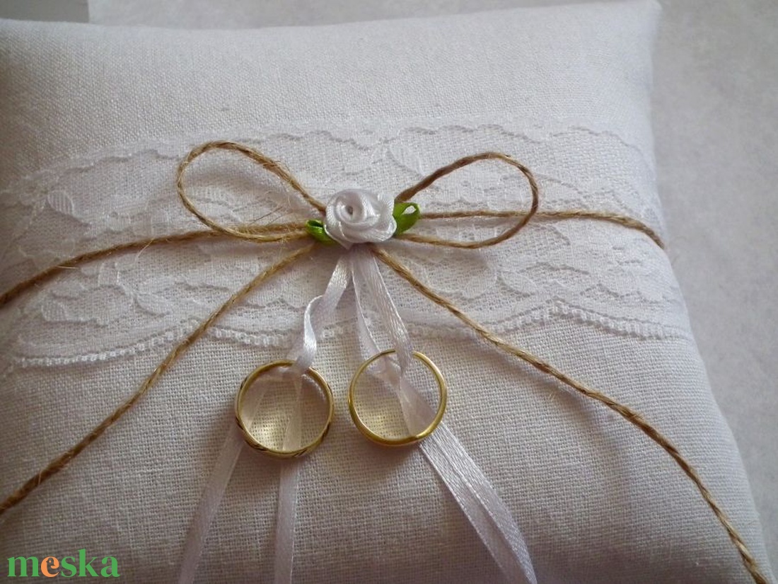 Csipkés, rózsás vintage gyűrűpárna - fehér - esküvő - kiegészítők - gyűrűtartó & gyűrűpárna - Meska.hu