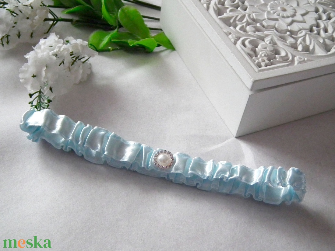 Csillogó álom combcsipke - világoskék - esküvő - kiegészítők - harisnyatartó & valami kék - Meska.hu