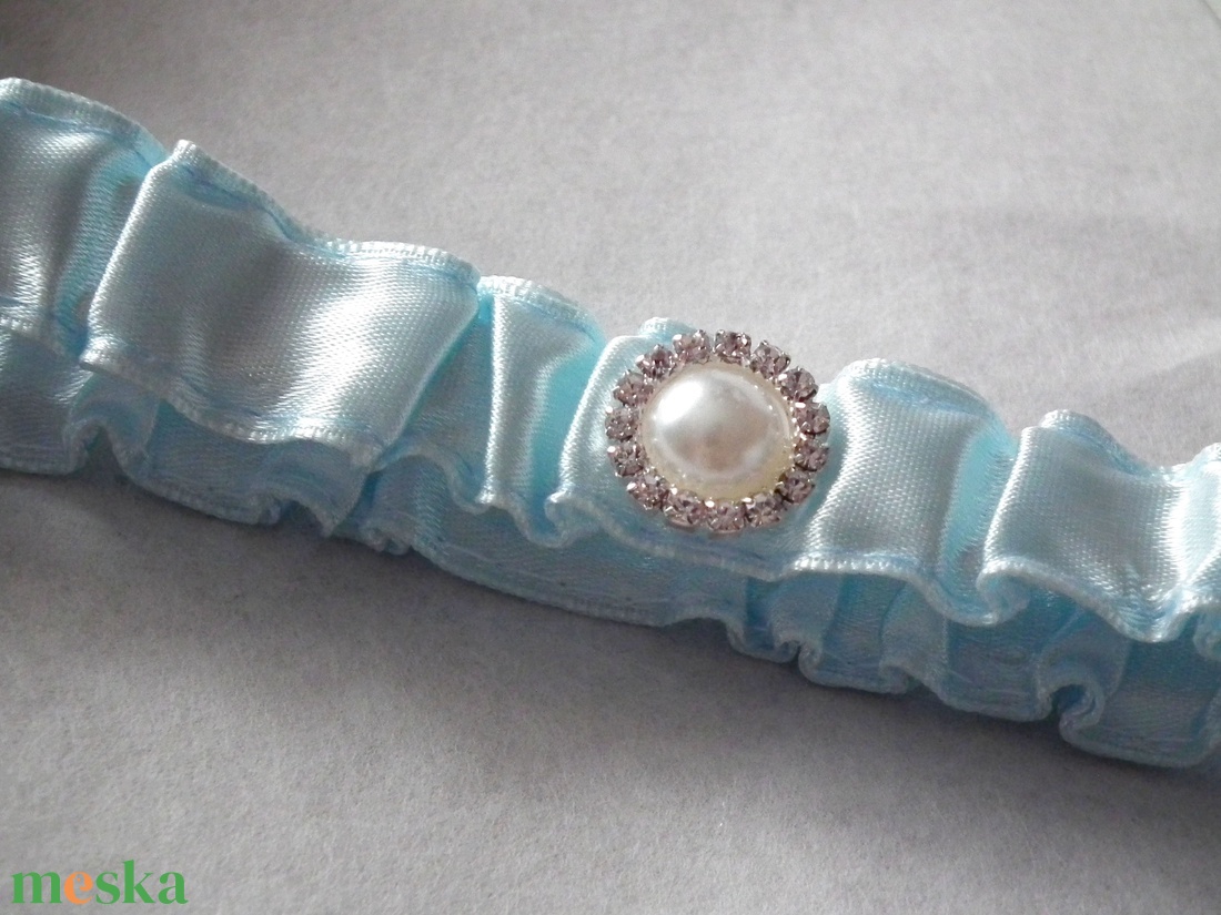 Csillogó álom combcsipke - világoskék - esküvő - kiegészítők - harisnyatartó & valami kék - Meska.hu