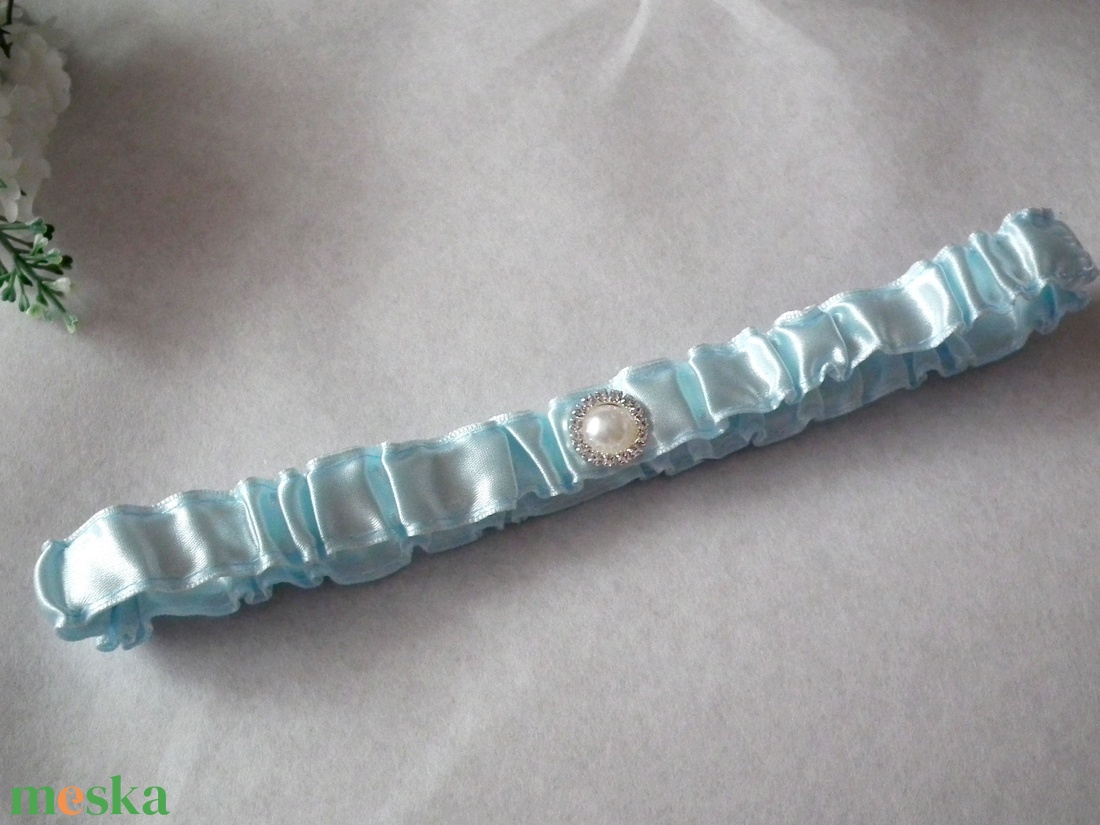 Csillogó álom combcsipke - világoskék - esküvő - kiegészítők - harisnyatartó & valami kék - Meska.hu