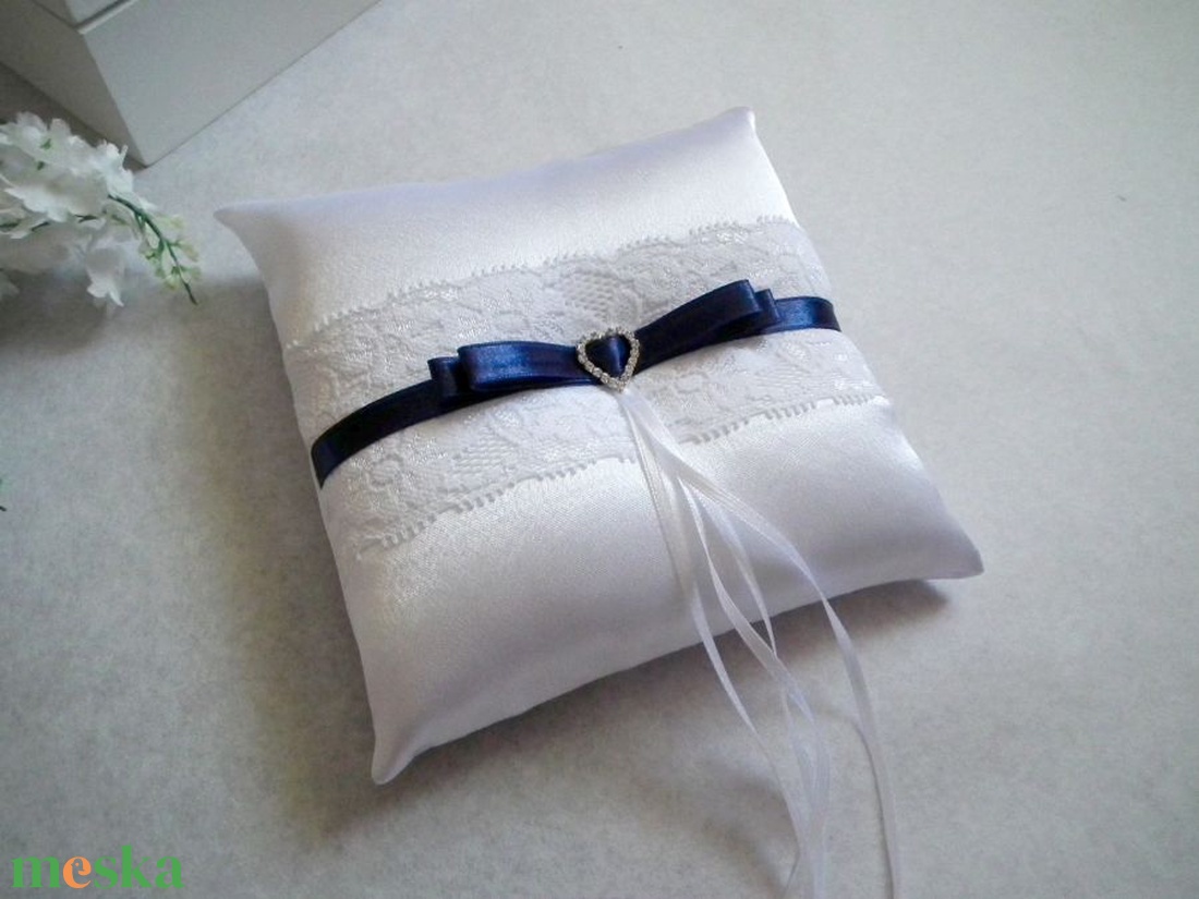Dupla masnis illúzió gyűrűpárna -tengerészkék - esküvő - kiegészítők - gyűrűtartó & gyűrűpárna - Meska.hu