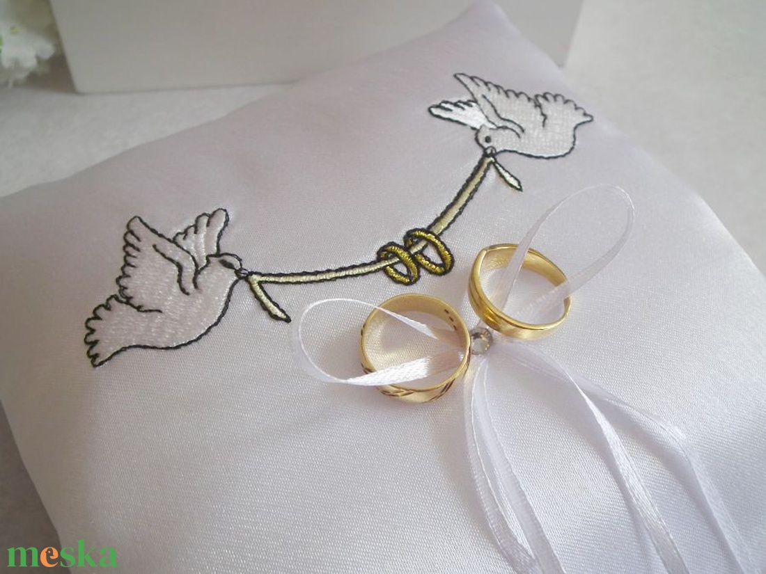 Szerelmes múzsa hímzett gyűrűpárna - esküvő - kiegészítők - táska - Meska.hu