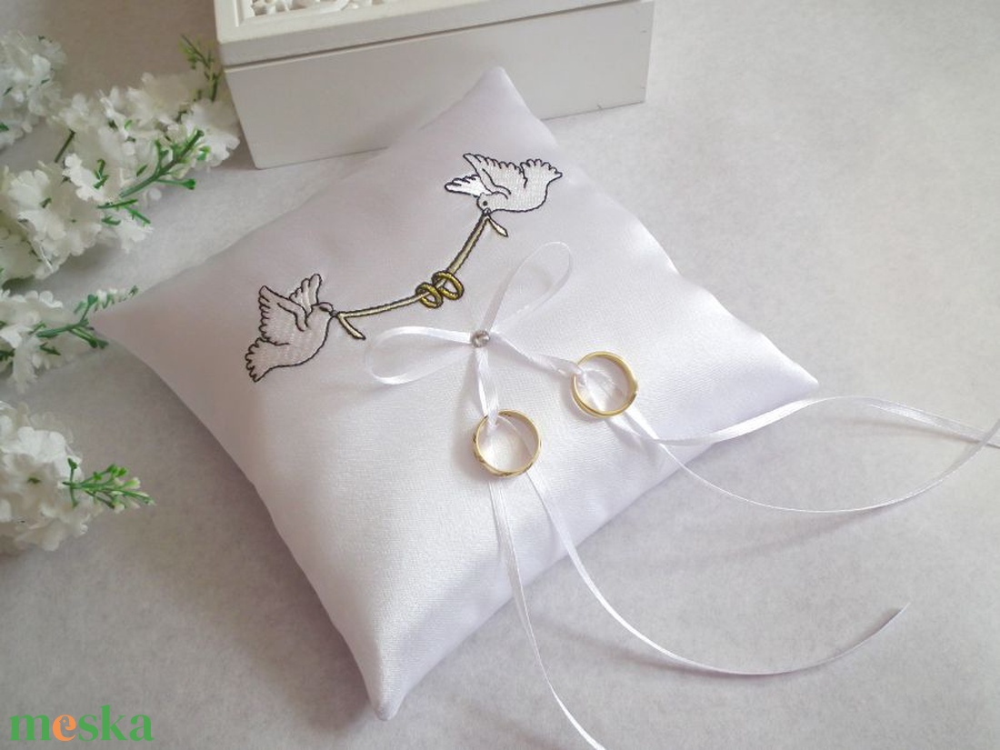 Szerelmes múzsa hímzett gyűrűpárna - esküvő - kiegészítők - táska - Meska.hu