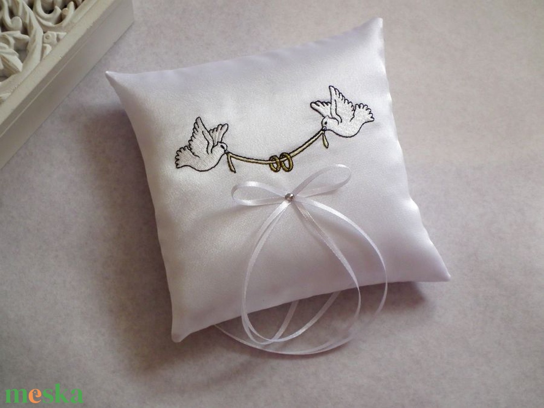 Szerelmes múzsa hímzett gyűrűpárna - esküvő - kiegészítők - táska - Meska.hu