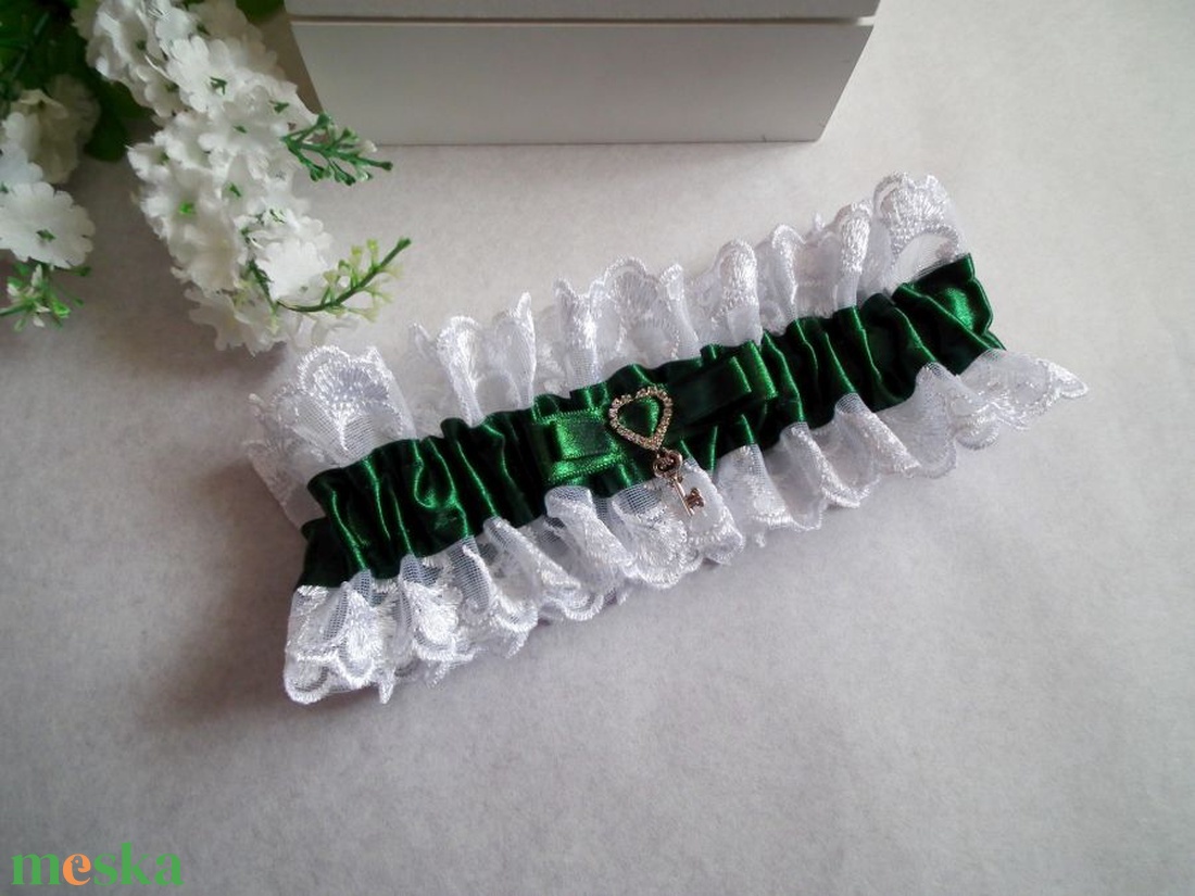 Gyűrűpárna és combcsipke esküvőre - esküvő - kiegészítők - harisnyatartó & valami kék - Meska.hu