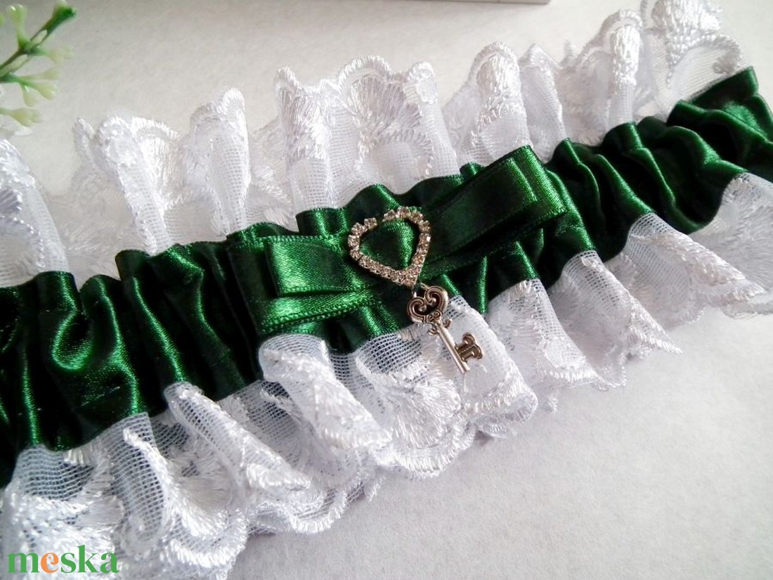 Gyűrűpárna és combcsipke esküvőre - esküvő - kiegészítők - harisnyatartó & valami kék - Meska.hu