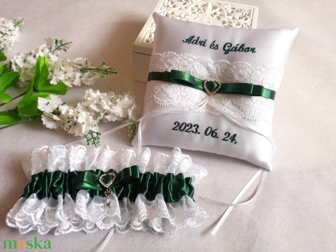 Gyűrűpárna és combcsipke esküvőre - esküvő - kiegészítők - harisnyatartó & valami kék - Meska.hu