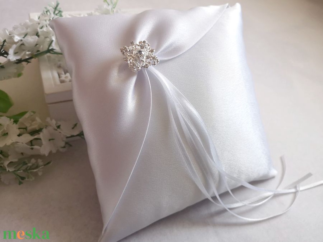 Finom elegancia esküvői gyűrűpárna - esküvő - kiegészítők - gyűrűtartó & gyűrűpárna - Meska.hu