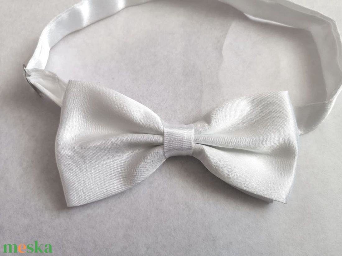 Elegáns szatén csokornyakkendő - hófehér - ruha & divat - férfi ruha - nyakkendő - Meska.hu