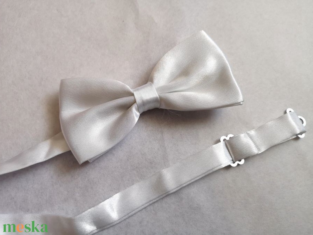 Elegáns szatén csokornyakkendő - hófehér - ruha & divat - férfi ruha - nyakkendő - Meska.hu