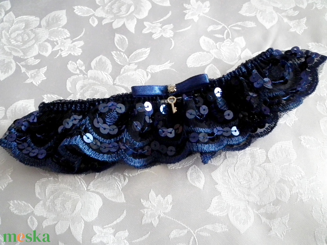 Luxury combcsipke, legényfogó egyéniségeknek - esküvő - kiegészítők - harisnyatartó & valami kék - Meska.hu