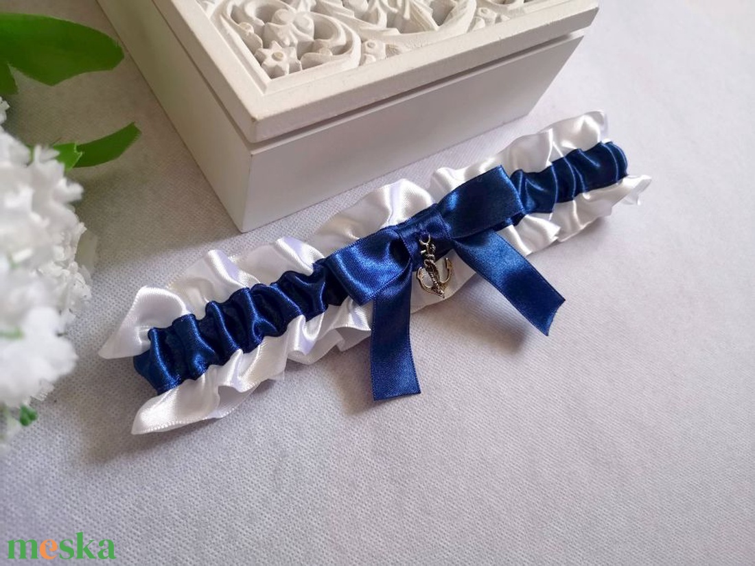 Horgonyos combcsipke, legényfogó - esküvő - kiegészítők - harisnyatartó & valami kék - Meska.hu