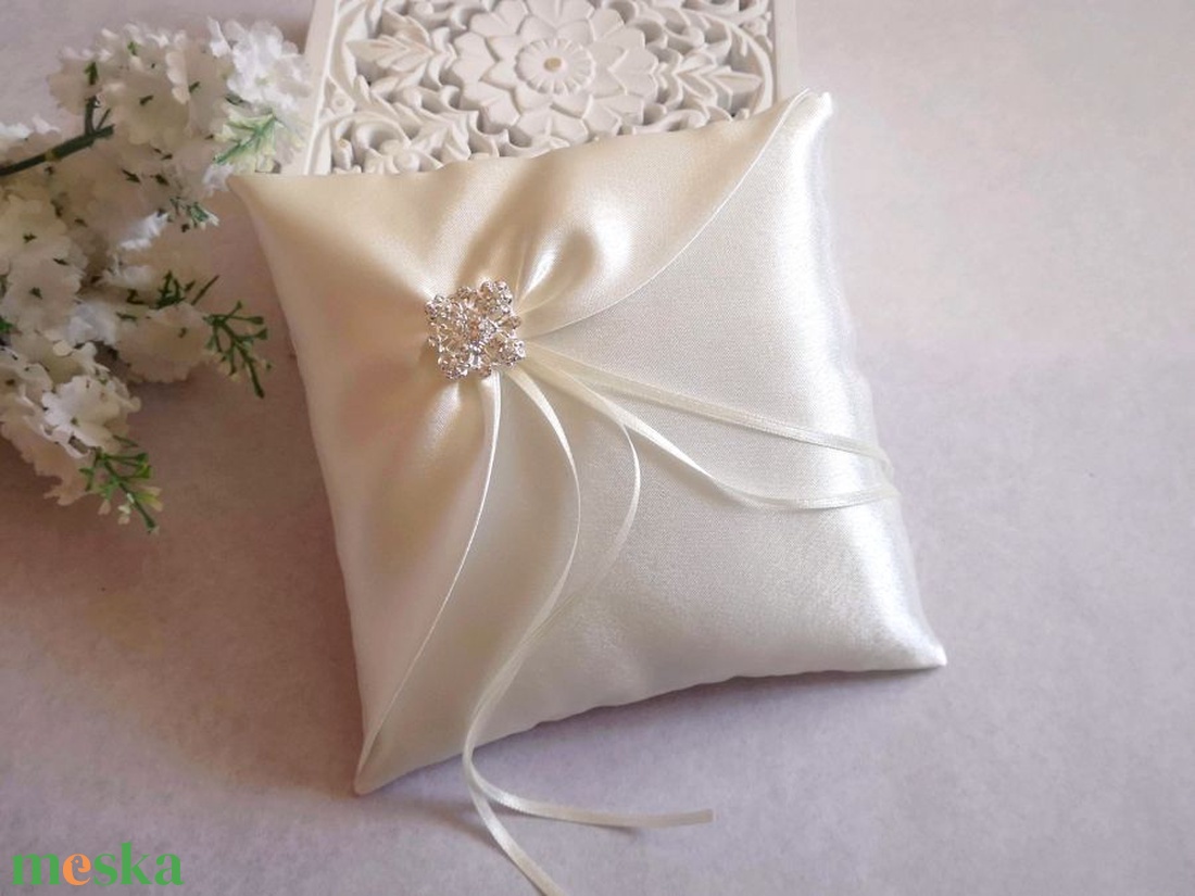 Finom elegancia esküvői gyűrűpárna - esküvő - kiegészítők - gyűrűtartó & gyűrűpárna - Meska.hu