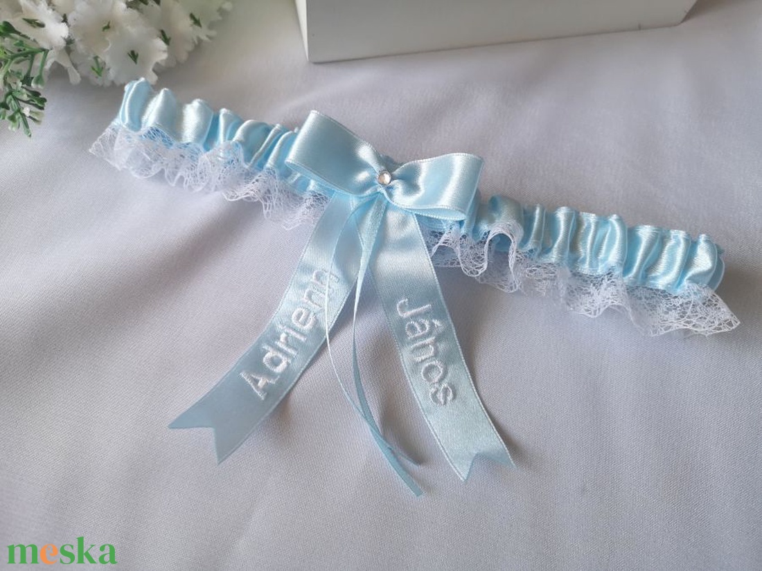 Szatén hímzett esküvői combcsipke - esküvő - kiegészítők - gyűrűtartó & gyűrűpárna - Meska.hu