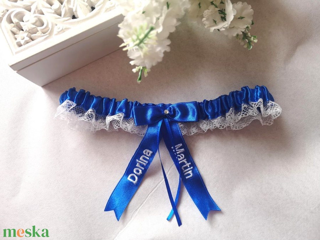 Szatén hímzett esküvői combcsipke - esküvő - kiegészítők - gyűrűtartó & gyűrűpárna - Meska.hu