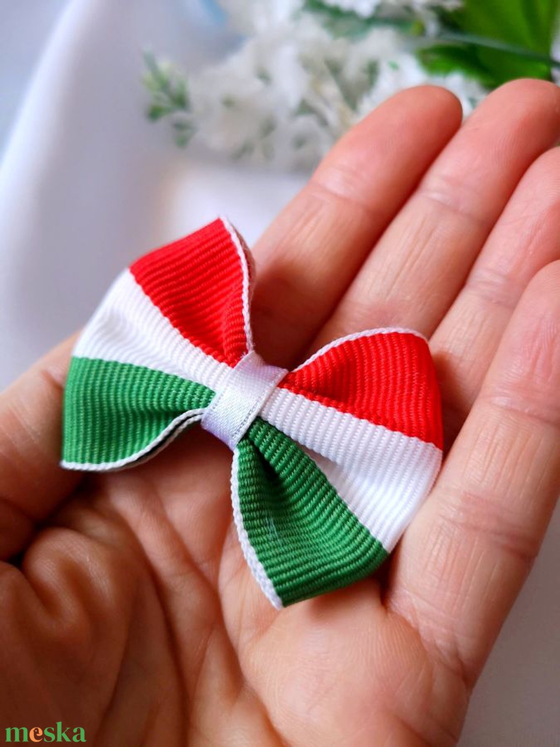 Kokárda - masni - ékszer - kitűző és bross - kitűző - Meska.hu Kokárda - masni - ékszer - kitűző és bross - kitűző - Meska.hu