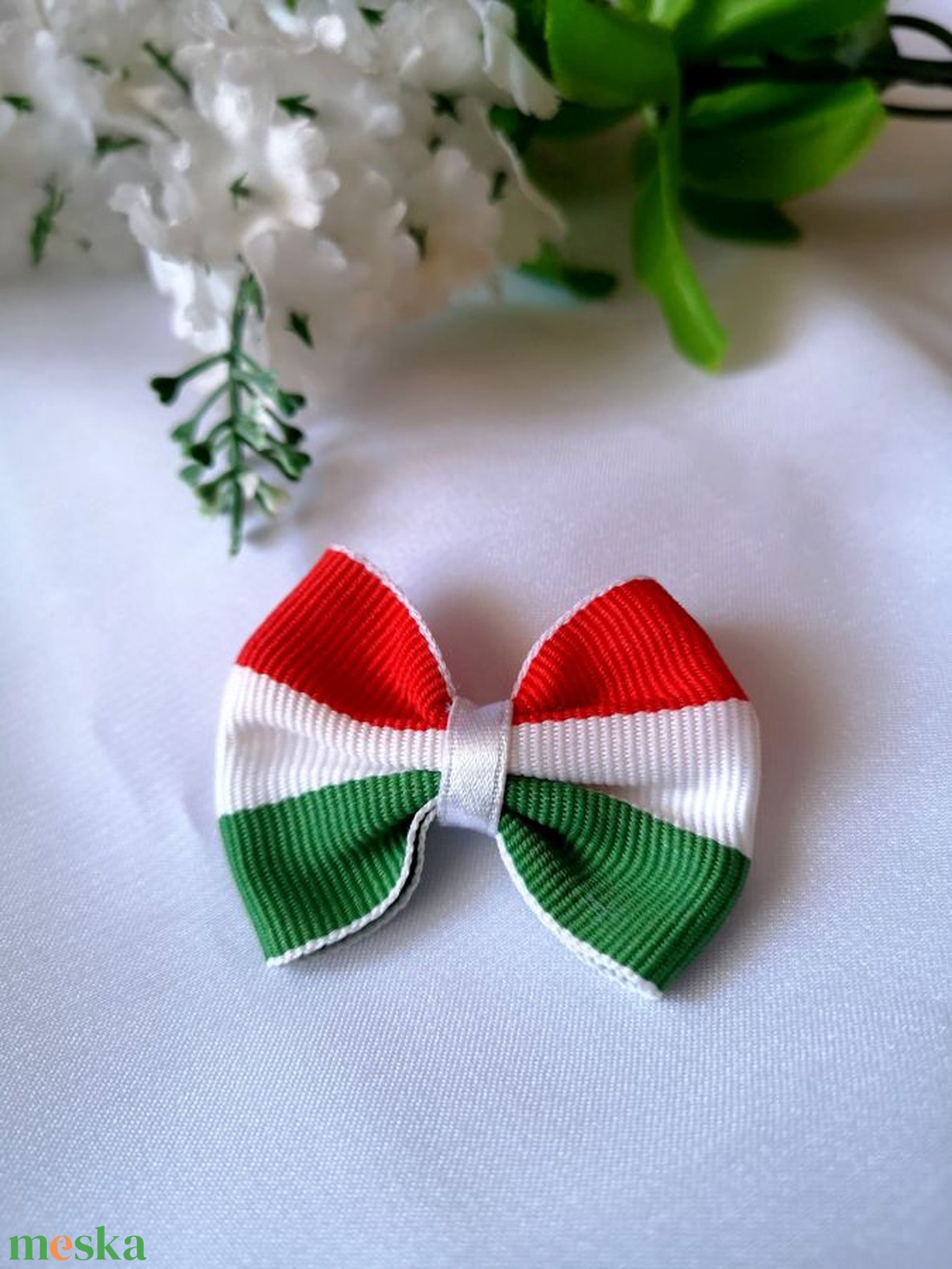 Kokárda - masni - ékszer - kitűző és bross - kitűző - Meska.hu Kokárda - masni - ékszer - kitűző és bross - kitűző - Meska.hu