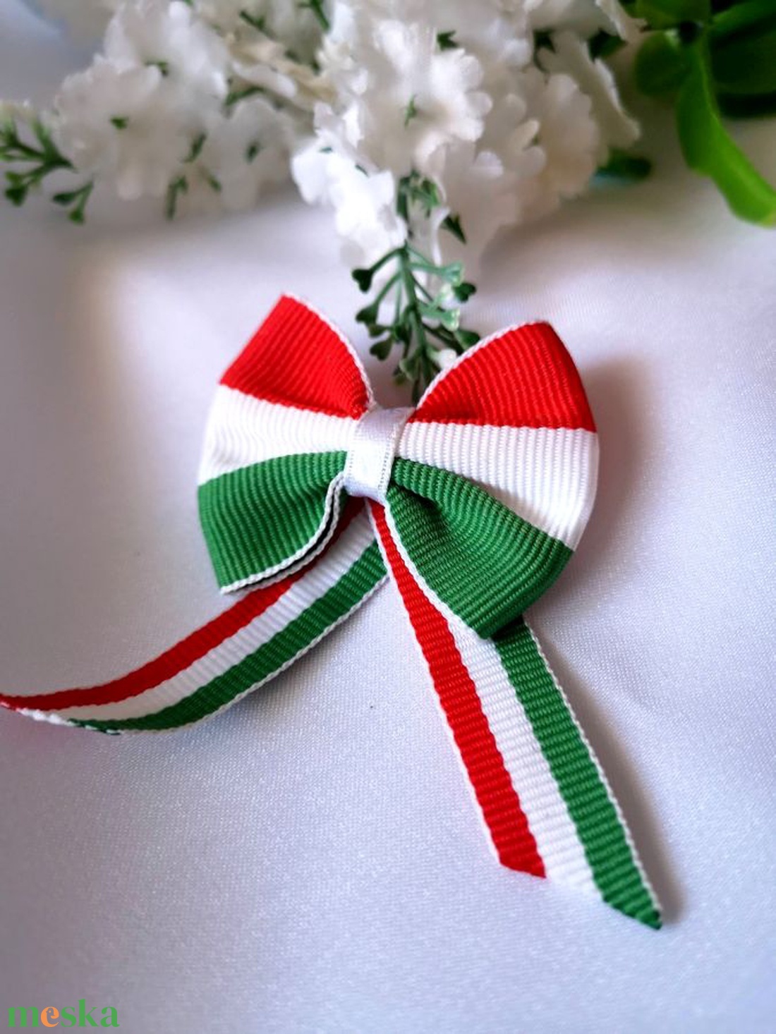Masnis kokárda - ékszer - kitűző és bross - kitűző - Meska.hu Masnis kokárda - ékszer - kitűző és bross - kitűző - Meska.hu