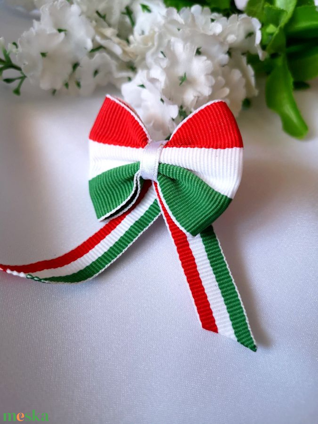 Masnis kokárda - ékszer - kitűző és bross - kitűző - Meska.hu Masnis kokárda - ékszer - kitűző és bross - kitűző - Meska.hu