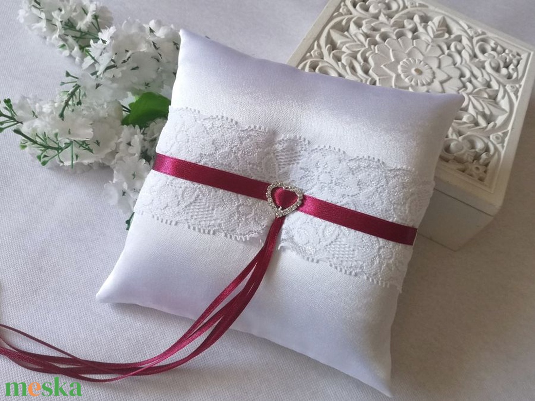 Illúzió gyűrűpárna - bordó - esküvő - kiegészítők - gyűrűtartó & gyűrűpárna - Meska.hu