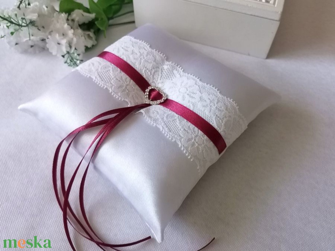 Illúzió gyűrűpárna - bordó - esküvő - kiegészítők - gyűrűtartó & gyűrűpárna - Meska.hu