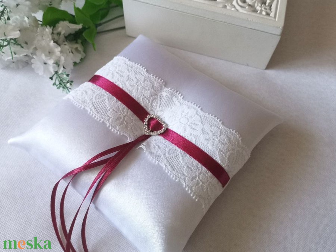 Illúzió gyűrűpárna - bordó - esküvő - kiegészítők - gyűrűtartó & gyűrűpárna - Meska.hu