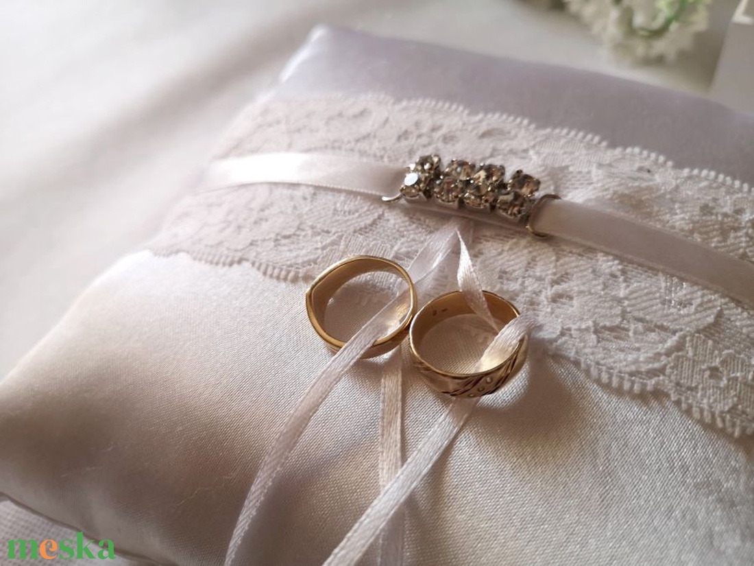 Csillogó elegancia gyűrűpárna - hófehér - esküvő - kiegészítők - gyűrűtartó & gyűrűpárna - Meska.hu