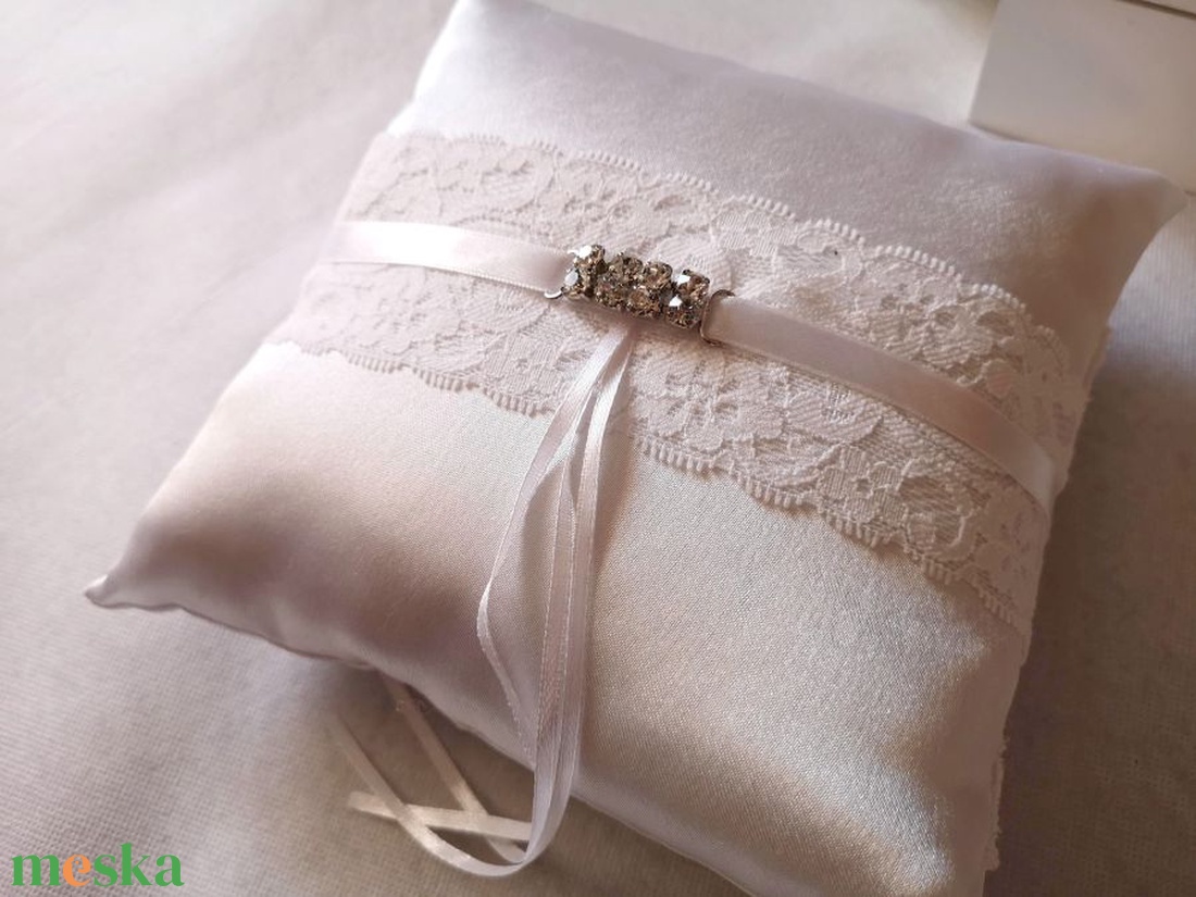 Csillogó elegancia gyűrűpárna - hófehér - esküvő - kiegészítők - gyűrűtartó & gyűrűpárna - Meska.hu