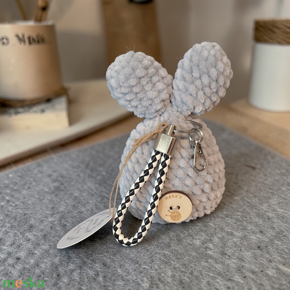 Horgolt amigurumi nyuszi,ezüstszürke - táska & tok - kulcstartó & táskadísz - kulcstartó - Meska.hu