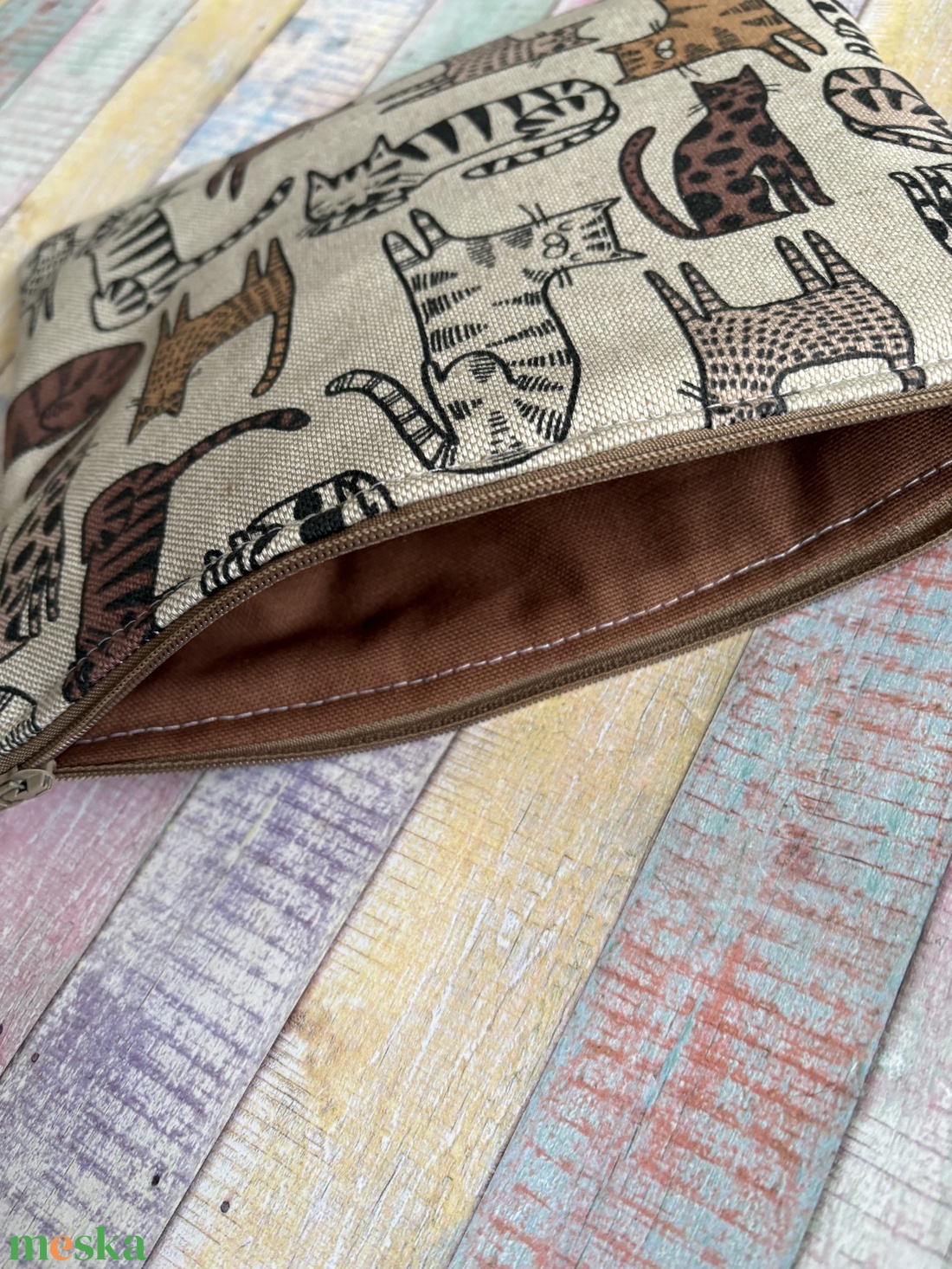 Cicás mintás neszesszer/tolltartó - táska & tok - neszesszer - Meska.hu