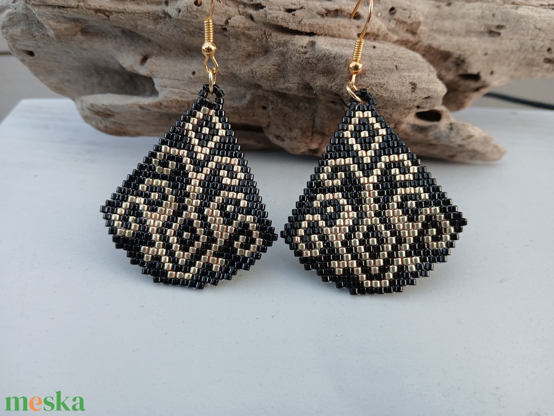 Gold-black karkötő, fülbevaló és medál szett - ékszer - ékszerszett - Meska.hu Gold-black karkötő, fülbevaló és medál szett - ékszer - ékszerszett - Meska.hu