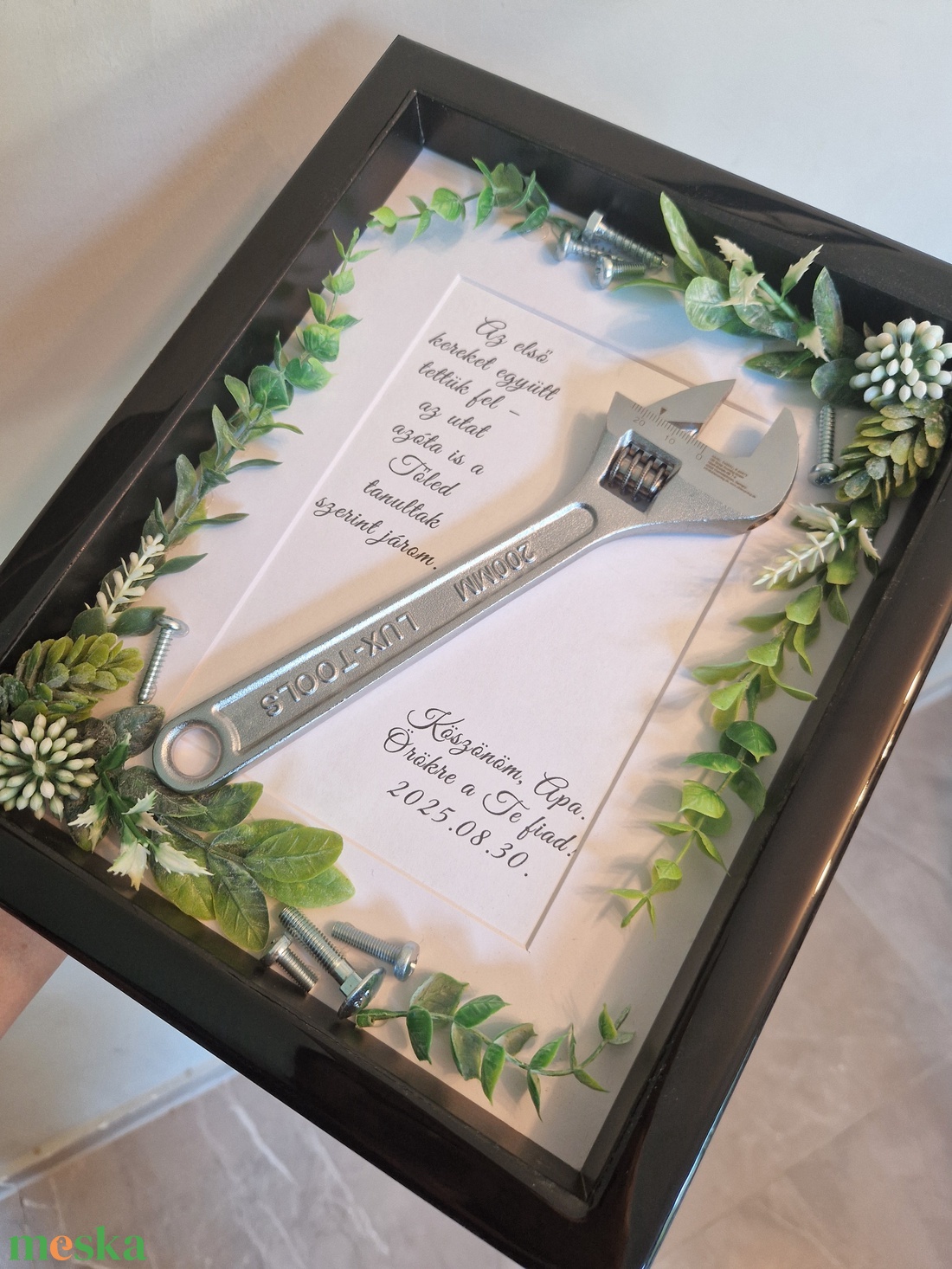 Greenery esküvői szülőköszöntő fekete epoxy kerettel, szerszámmal - esküvő - emlék & ajándék - szülőköszöntő ajándék - Meska.hu Greenery esküvői szülőköszöntő fekete epoxy kerettel, szerszámmal - esküvő - emlék & ajándék - szülőköszöntő ajándék - Meska.hu