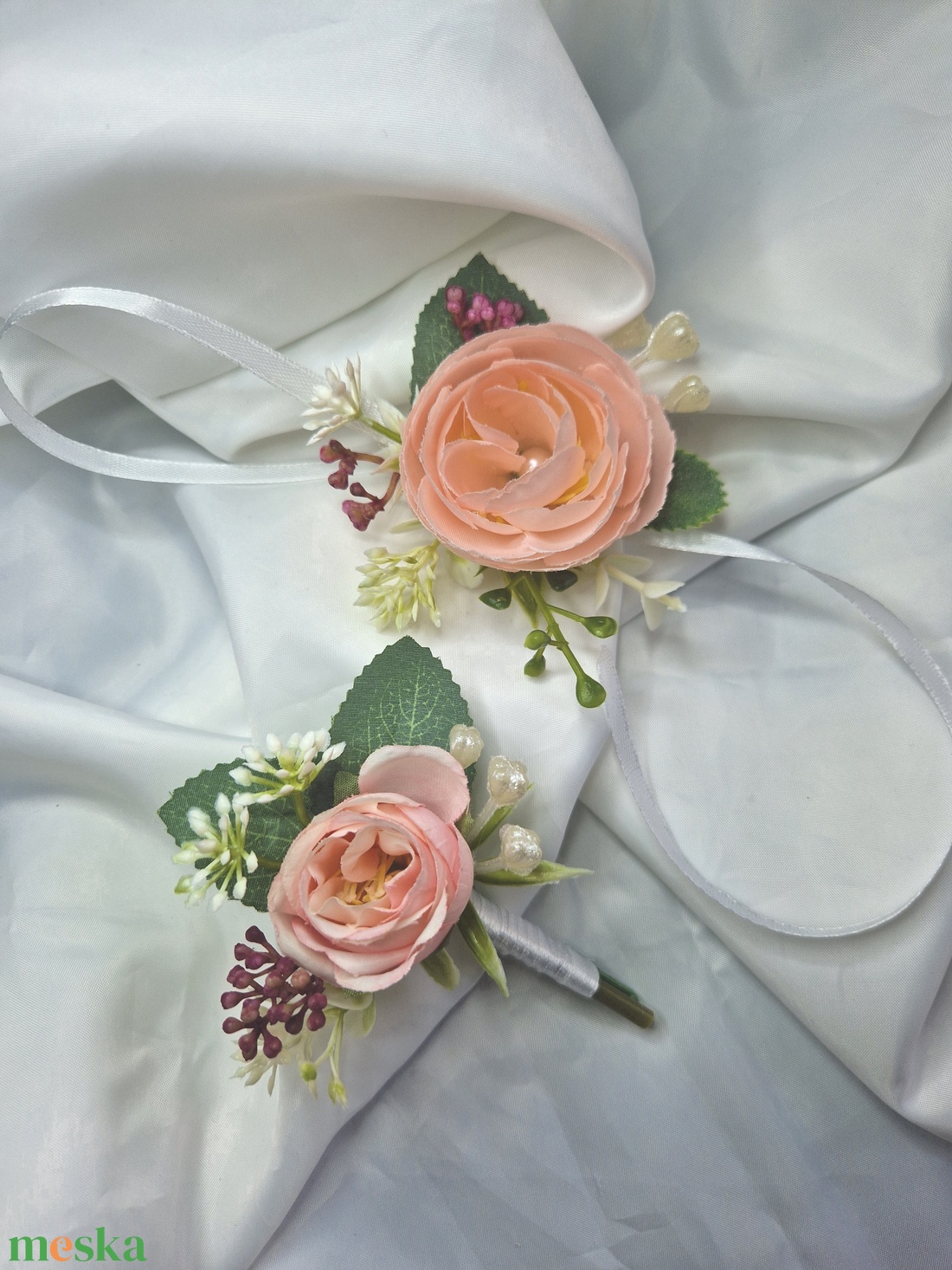 Szett vőlegény/tanu kitűző és csuklódísz - esküvő - kiegészítők - kitűző - Meska.hu