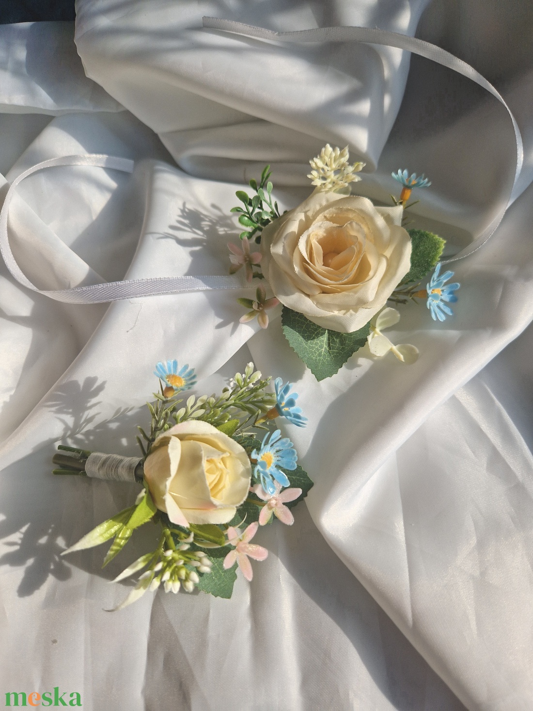 Szett vőlegény/tanu kitűző és csuklódísz - esküvő - kiegészítők - kitűző - Meska.hu