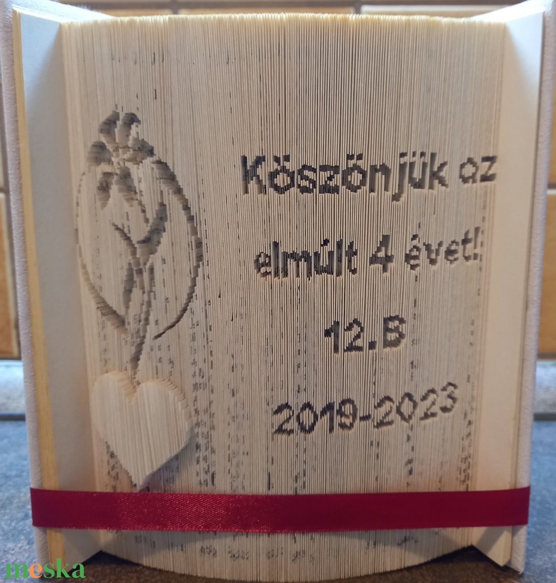 Búcsúajándék osztályfőnöködnek, könyvszobor ballagásra - otthon & életmód - dekoráció - asztal és polc dekoráció - könyvszobor - Meska.hu Búcsúajándék osztályfőnöködnek, könyvszobor ballagásra - otthon & életmód - dekoráció - asztal és polc dekoráció - könyvszobor - Meska.hu