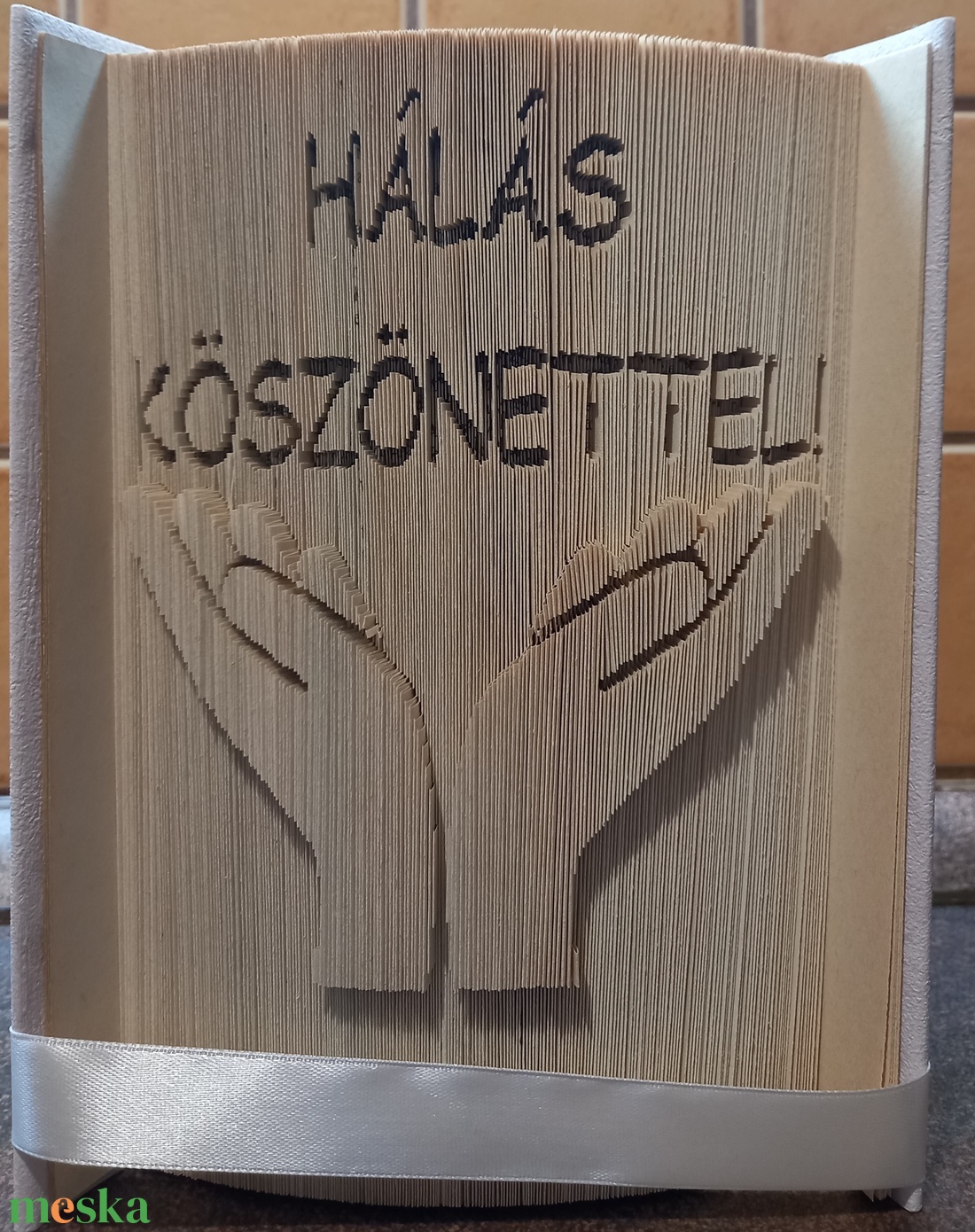 Könyvszobor hálapénz helyett köszönet, hála jeleként akár orvosnak, ápolóknak - otthon & életmód - dekoráció - asztal és polc dekoráció - könyvszobor - Meska.hu Könyvszobor hálapénz helyett köszönet, hála jeleként akár orvosnak, ápolóknak - otthon & életmód - dekoráció - asztal és polc dekoráció - könyvszobor - Meska.hu