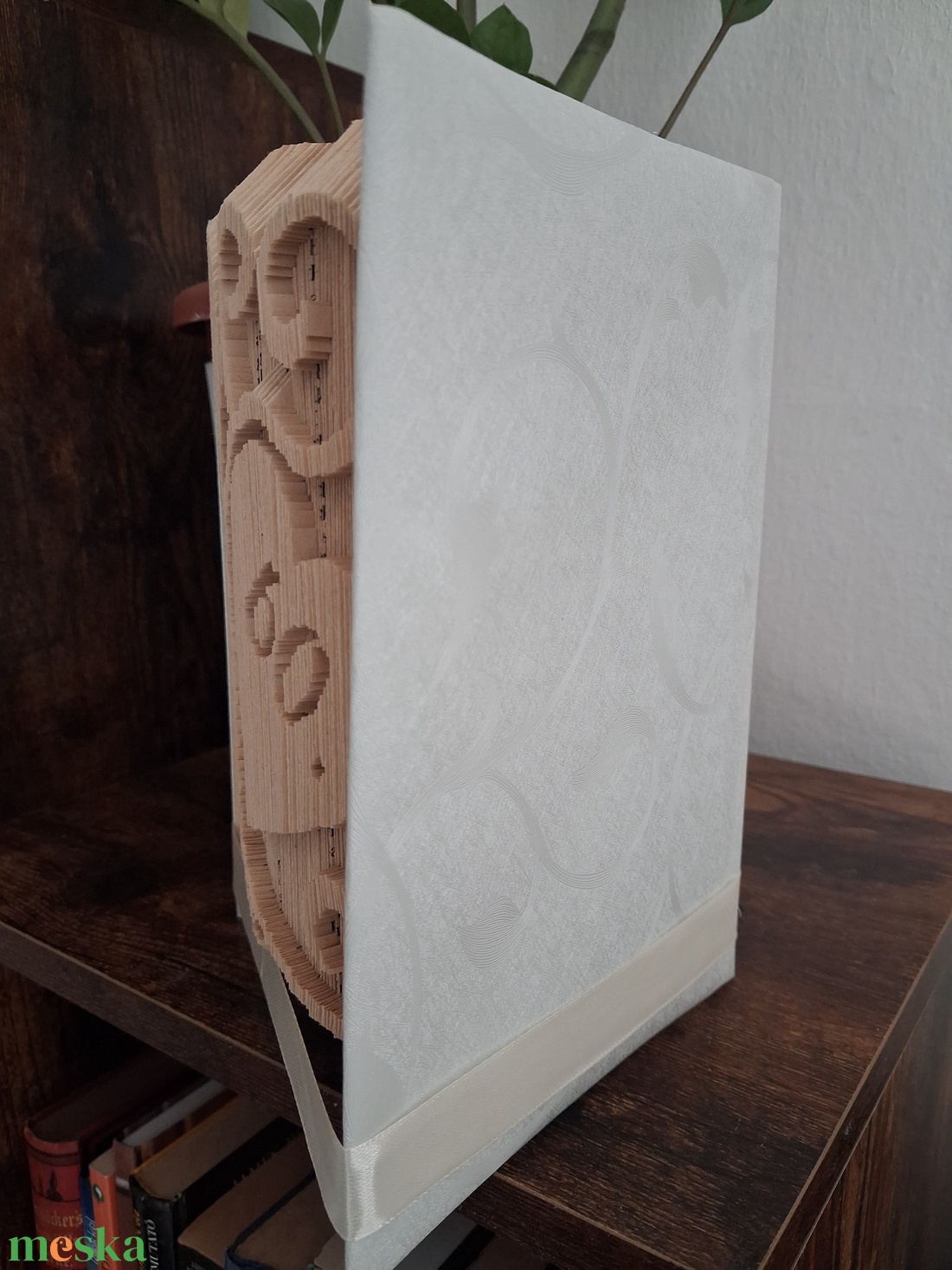 Könyvszobor születésnapra, évfordulóra, bármilyen alkalomra adható a szöveg változtatásával - otthon & életmód - dekoráció - asztal és polc dekoráció - könyvszobor - Meska.hu