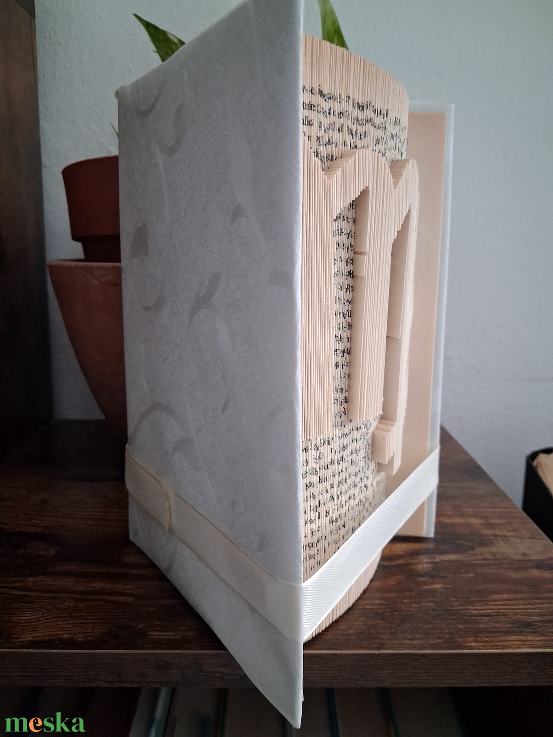 Szűz csillagjegyes könyvszobor, egyedi asztrológiai ajándék - otthon & életmód - dekoráció - asztal és polc dekoráció - könyvszobor - Meska.hu