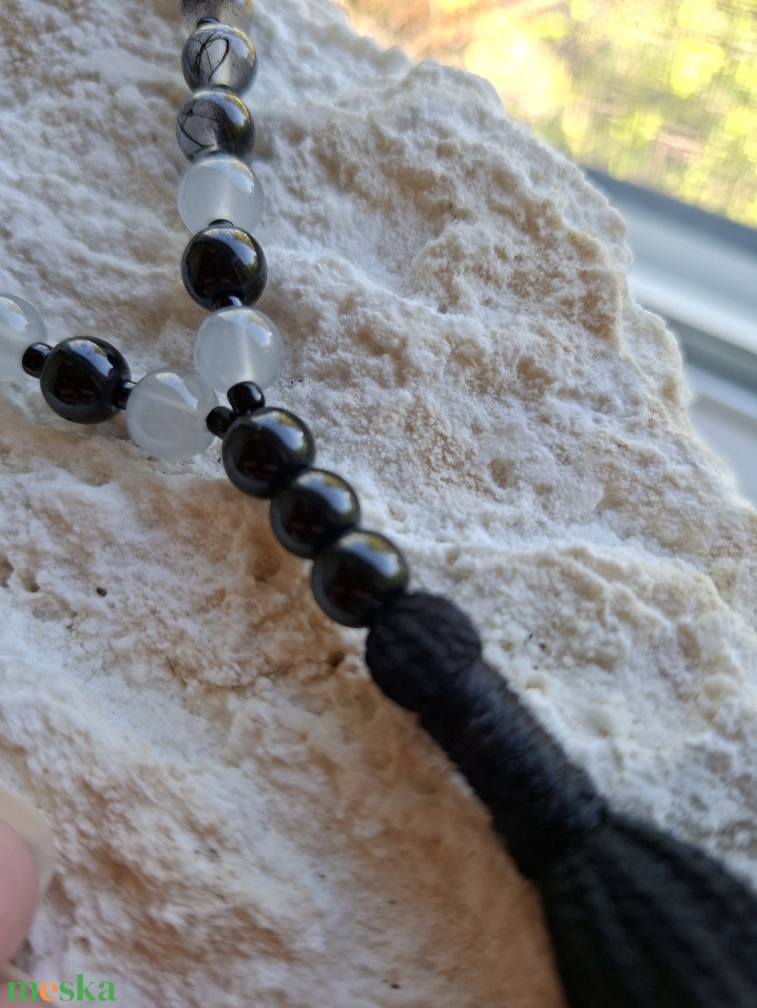 27 szemes meditációs mala � Árnyékfény, fekete�szürke (8mm), fekete bojt - otthon & életmód - dekoráció - spiritualitás - mala - Meska.hu